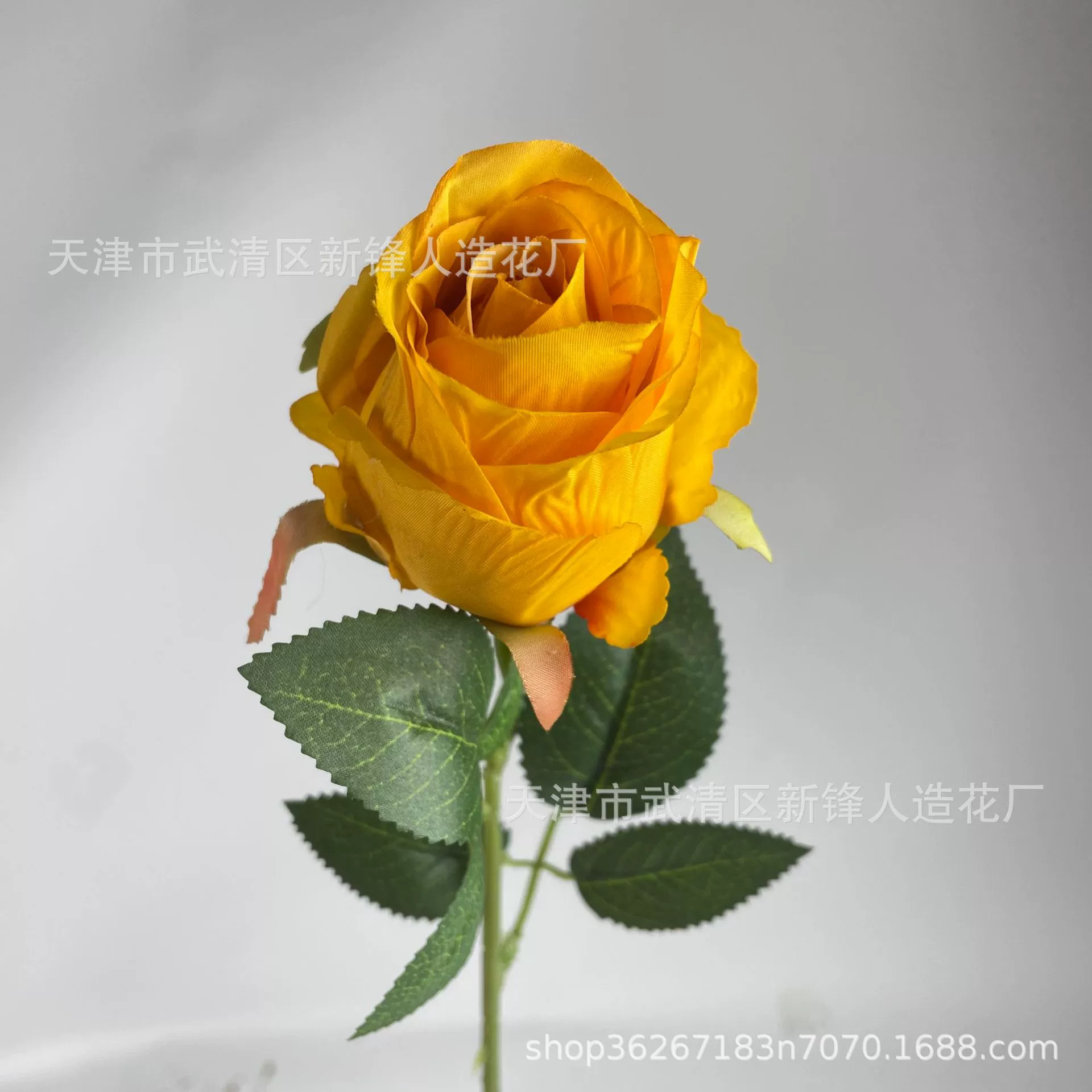 Розовая сливовая ложбинка Bulgarian False Flower Plastic Flower Decoration шелковый цветок Гостиная имитационная цветочная композиция для свадьбы