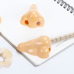 テイハオの鼻の鉛筆のナイフの学生の文房具の大きい鼻孔の鉛筆削り器のアイデアの鉛筆削りの手動の2穴の鉛筆のナイフ
