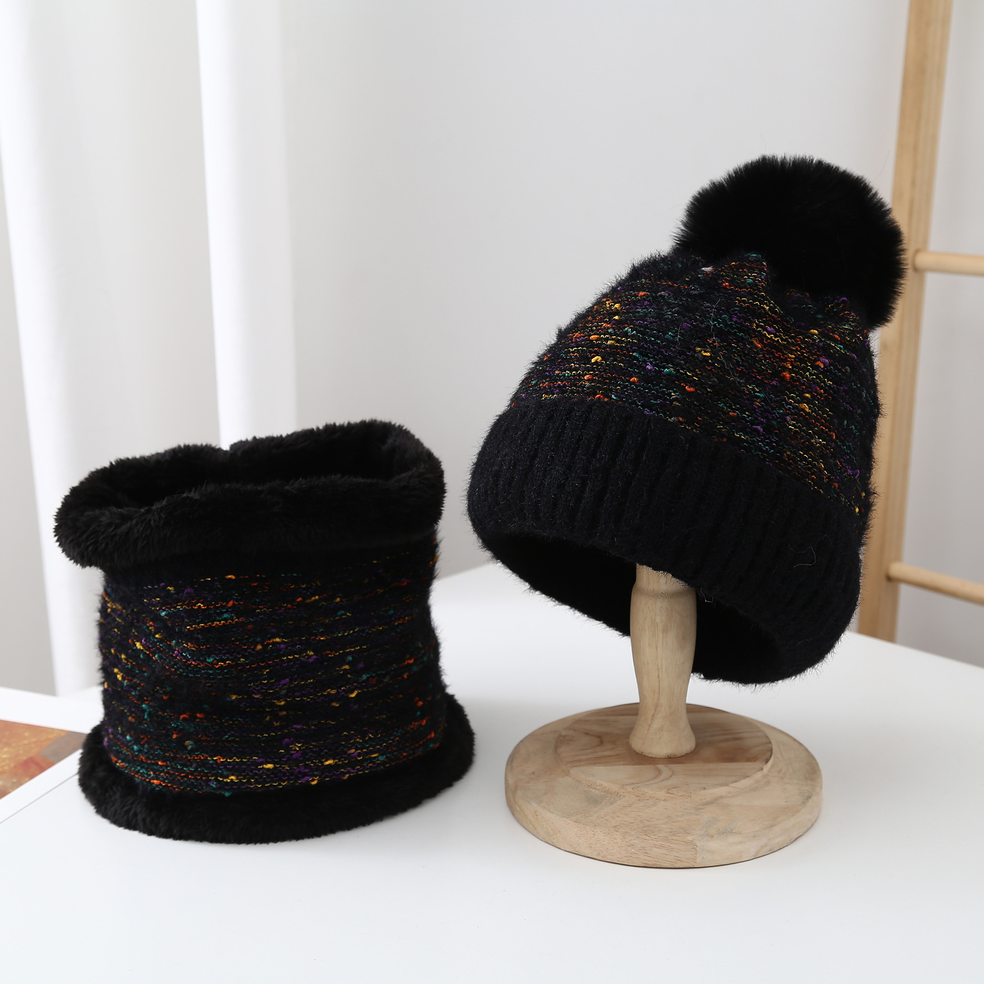 Sombrero de las mujeres de otoño e invierno cálido bufanda de protección auditiva traje de dos piezas sombrero de lana de moda de color mezclado a prueba de frío image 6
