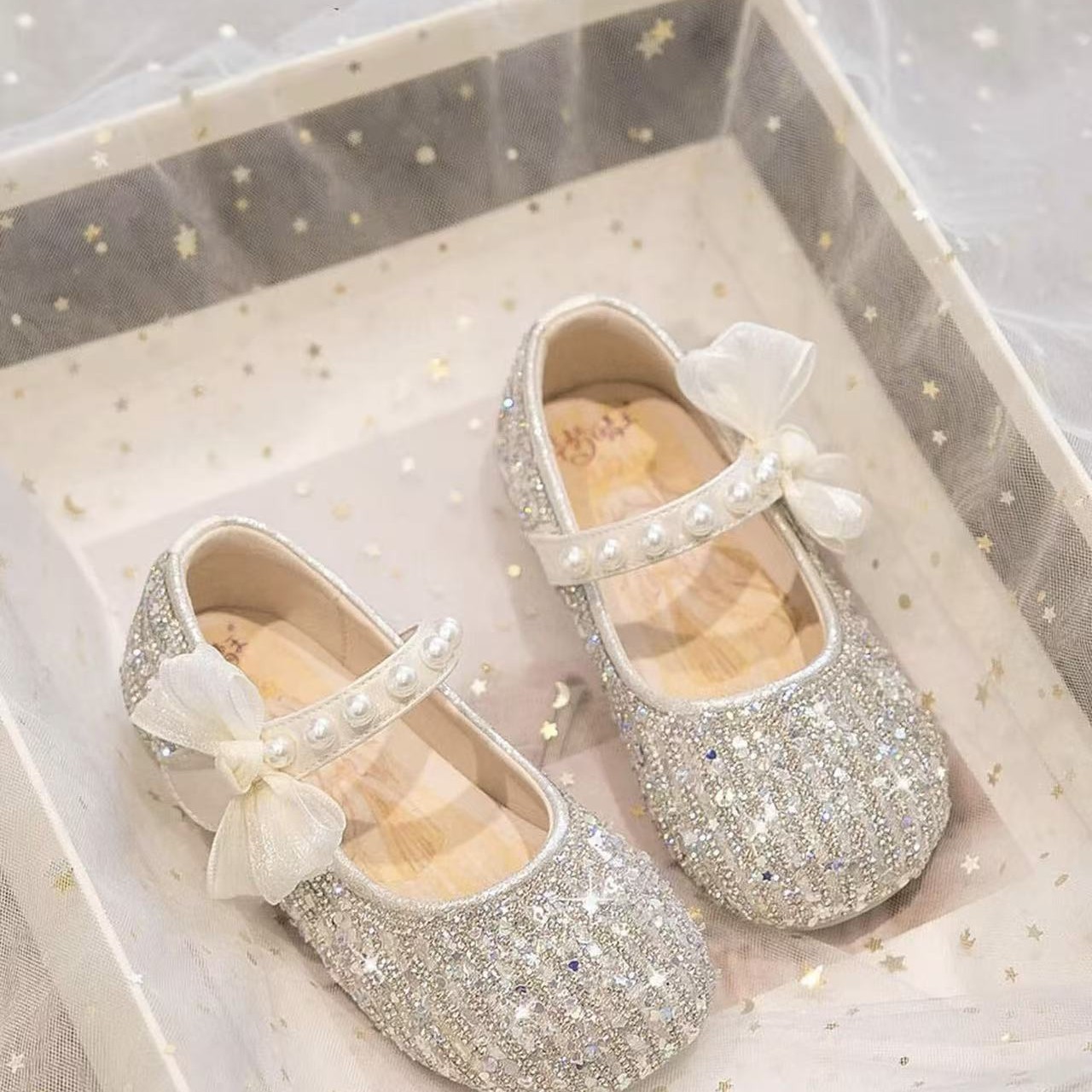 Zapatos de princesa de niñas 2026 primavera y otoño nuevos zapatos de cristal suaves velcro zapatos casuales zapatos de rendimiento zapatos de bebé image 1