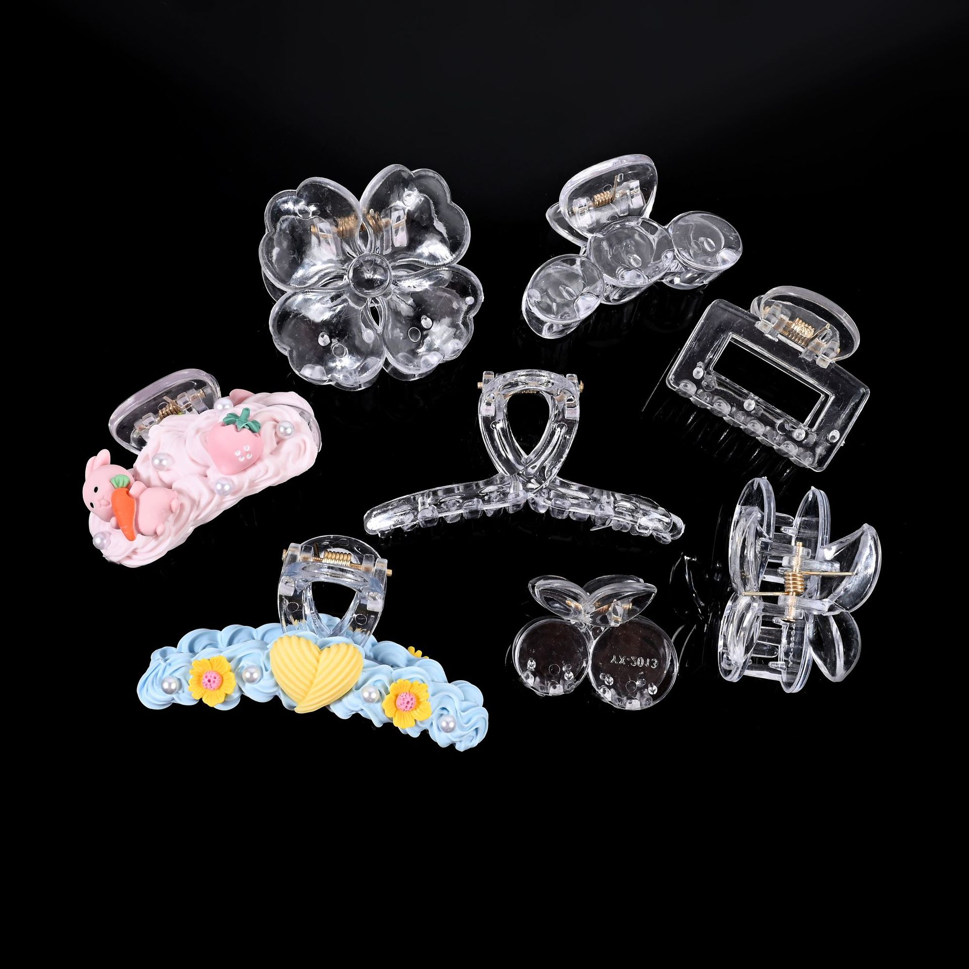 Cream transparent small crab pin