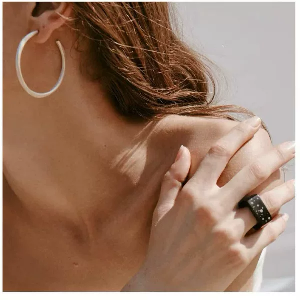 2024 Autumn/Winter Large Hoop Plain Earrings, Niche Design, Simple and Fashionable, High-End Earrings for Women, Real Gold Plated