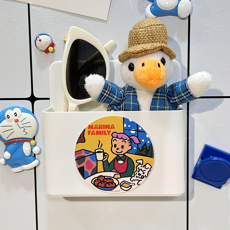 冷蔵庫は磁気を貼って物を置く棚の側面を貼ってかわいい漫画を収納します。|undefined