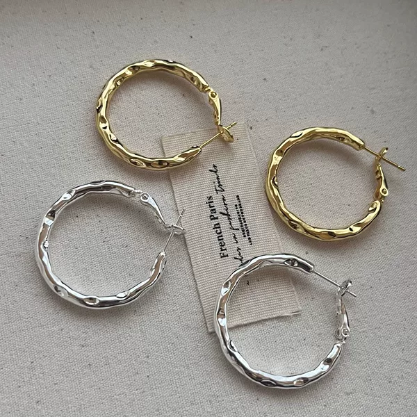 Minimalist Metal Hoop Earrings for Women, Unique and Stylish, Versatile Fashion Accessories Wholesale