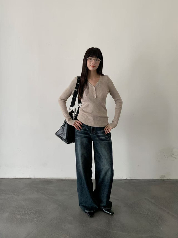 誉一新款2025秋季纽扣V领坑条针织衫女修身显瘦长袖上衣女c3756|undefined