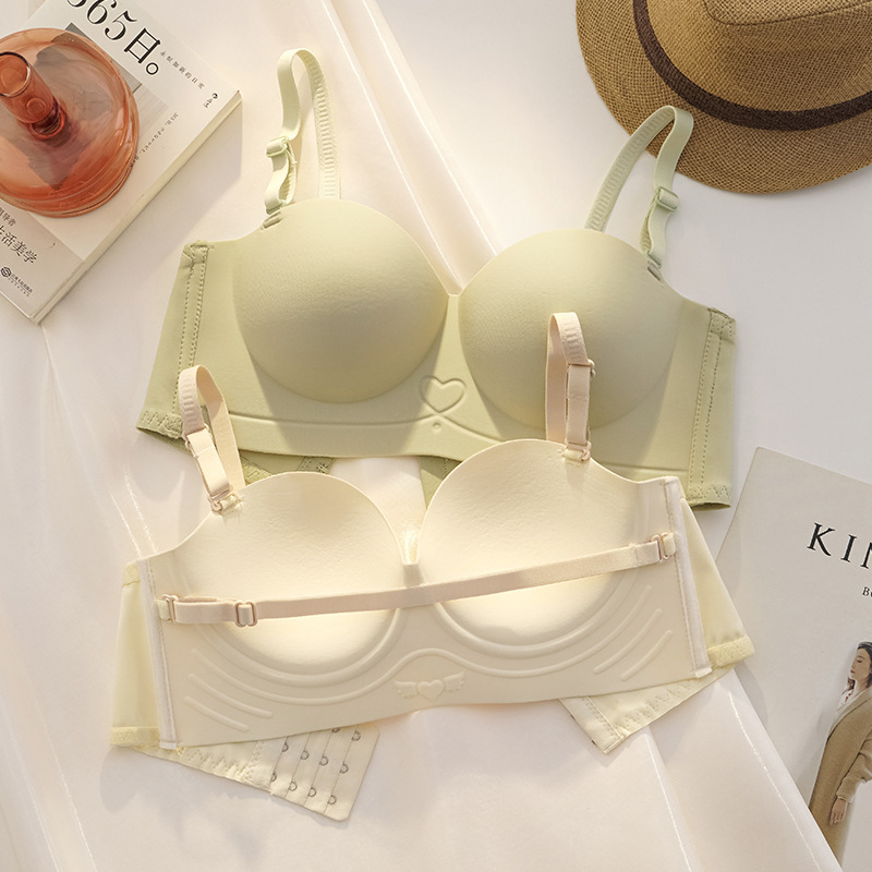 La media taza de la ropa interior de las mujeres pequeño cofre cómodo empuja hacia arriba grande sin anillo de acero pecho sujetador sin costuras de la piel