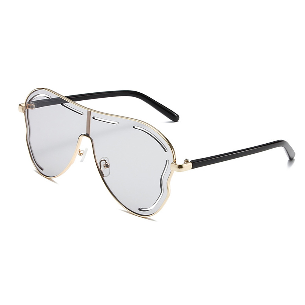 Piel gris claro con marco dorado