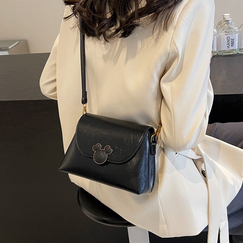 Este año, la popularidad de bolsos retrógrados para mujeres 2024 otoño y invierno nuevo bolso cuadrado de textura superior, bolso de mochila simple