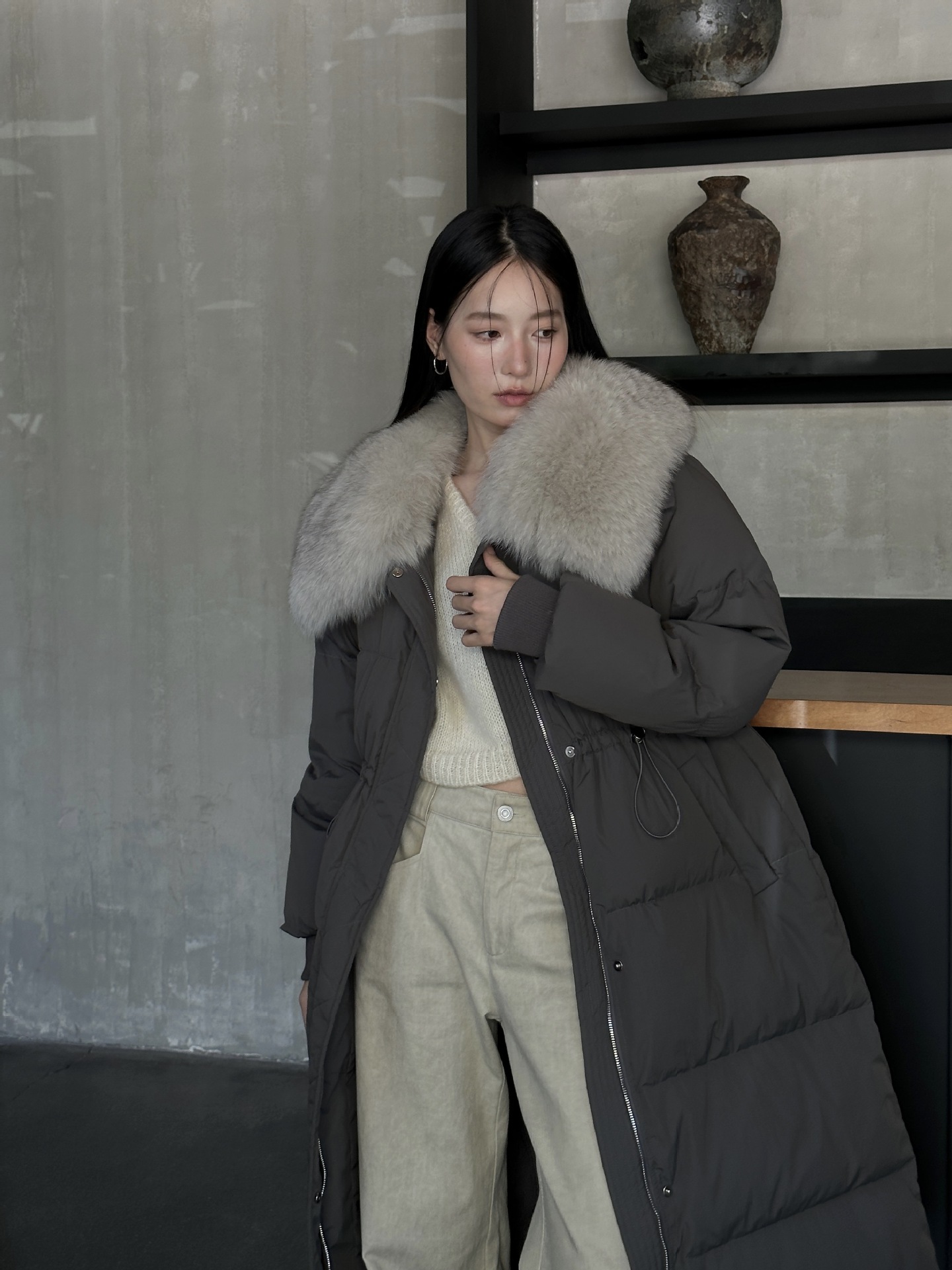 Moyan ダウンジャケット女性の 2024 冬の新韓国スタイルホワイトダックダウンキツネの毛皮の襟ルーズウエストミッドレングスジャケット