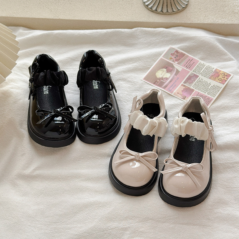 Zapatos de cuero de arco de niñas 2026 primavera y otoño nuevos zapatos casuales poco profundos Lefour estilo británico versátil zapatos Mary Jane