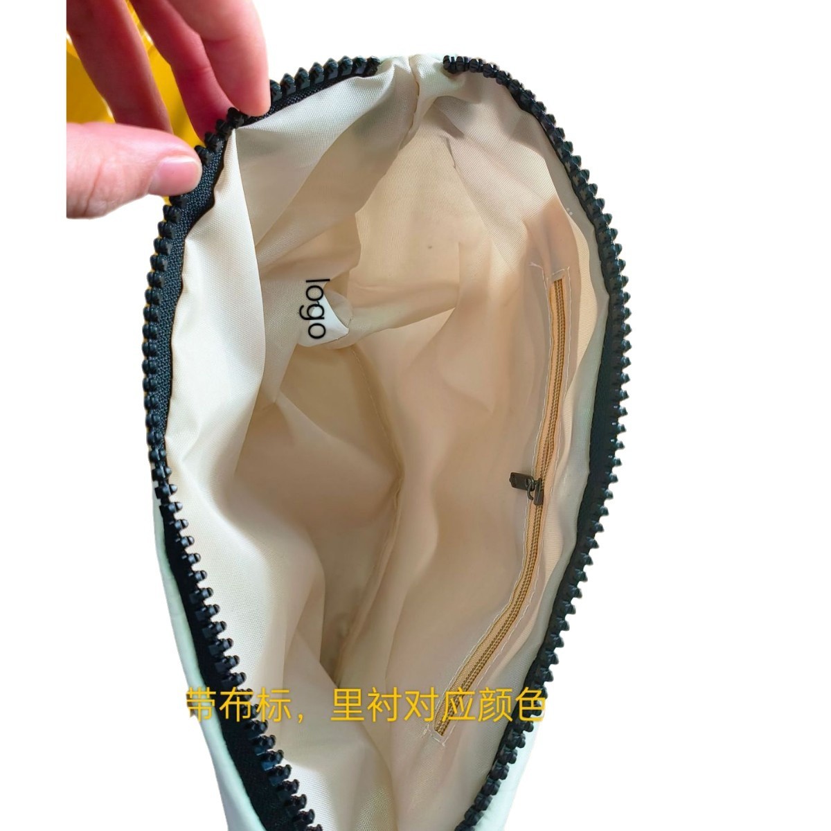 ファッションの新型の小さい香風の化粧袋のダウンジャケットの純色の携帯化粧品の収納袋の日常の軽い洗濯袋