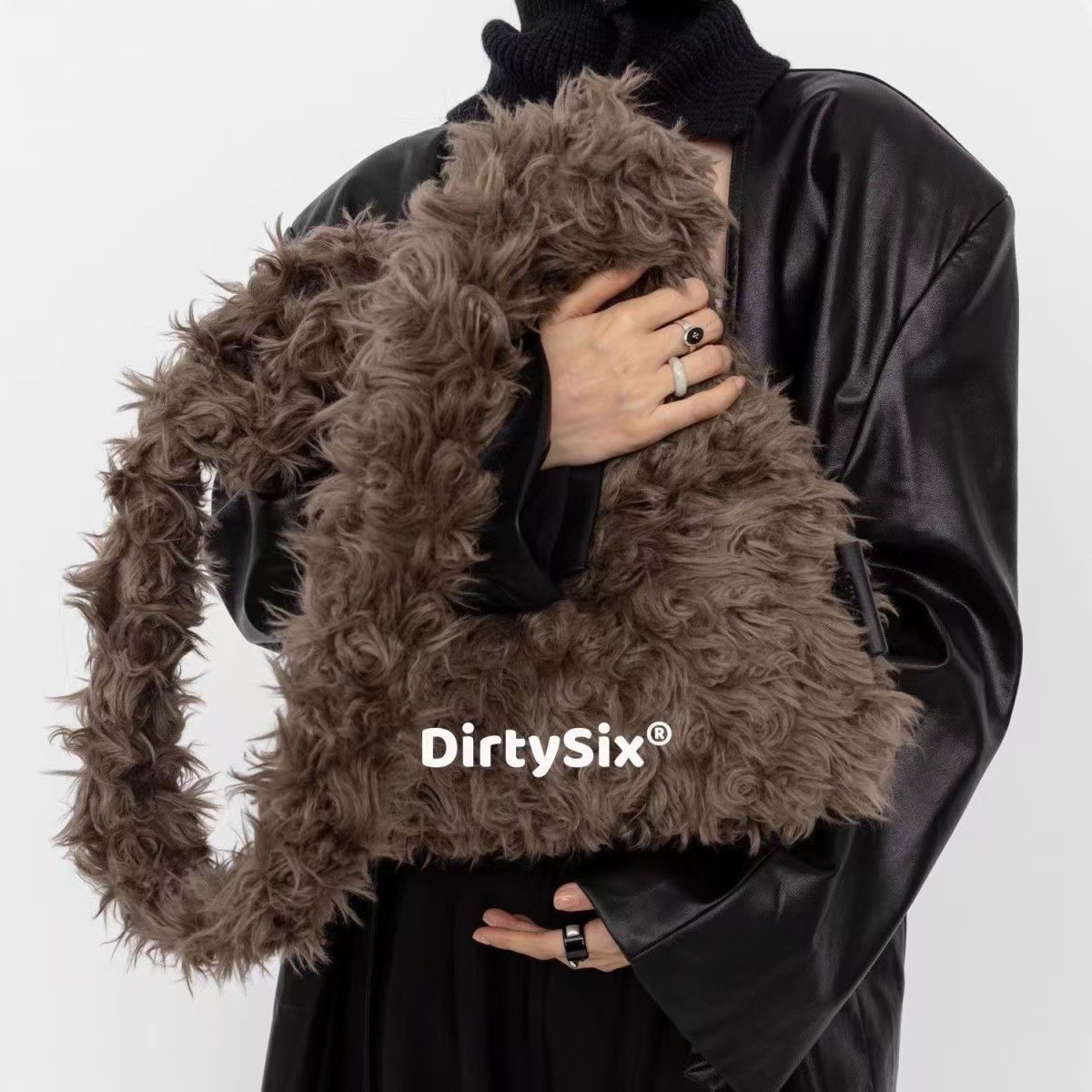 DirtySix Original Herbst und Winter Messiah Girl Plüschige One-Shoulder-Tasche im streunenden Stil Große Retro-Einst acktasche