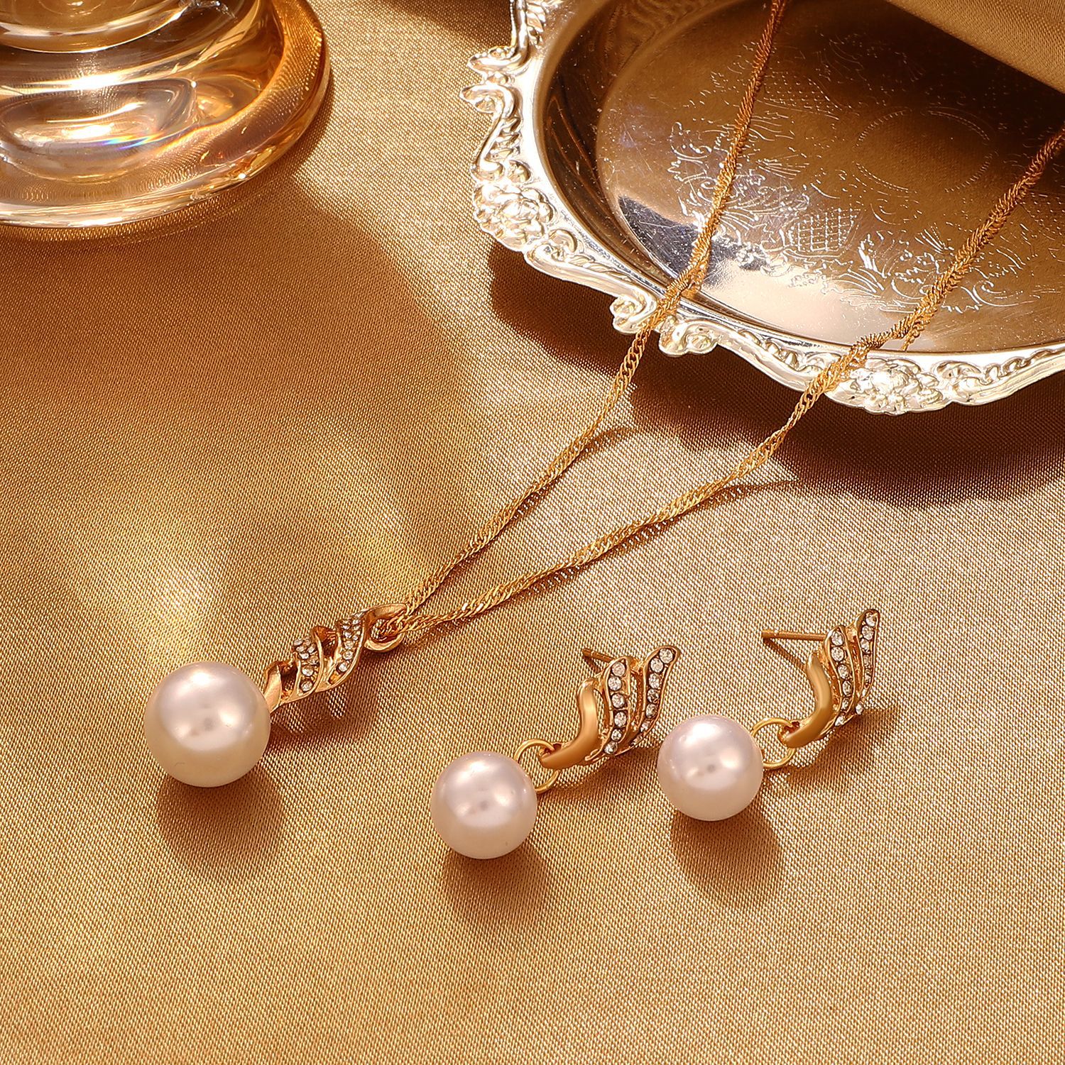 Alloy Material Fashion Alloy Pearl Diamond Earrings Necklace Set