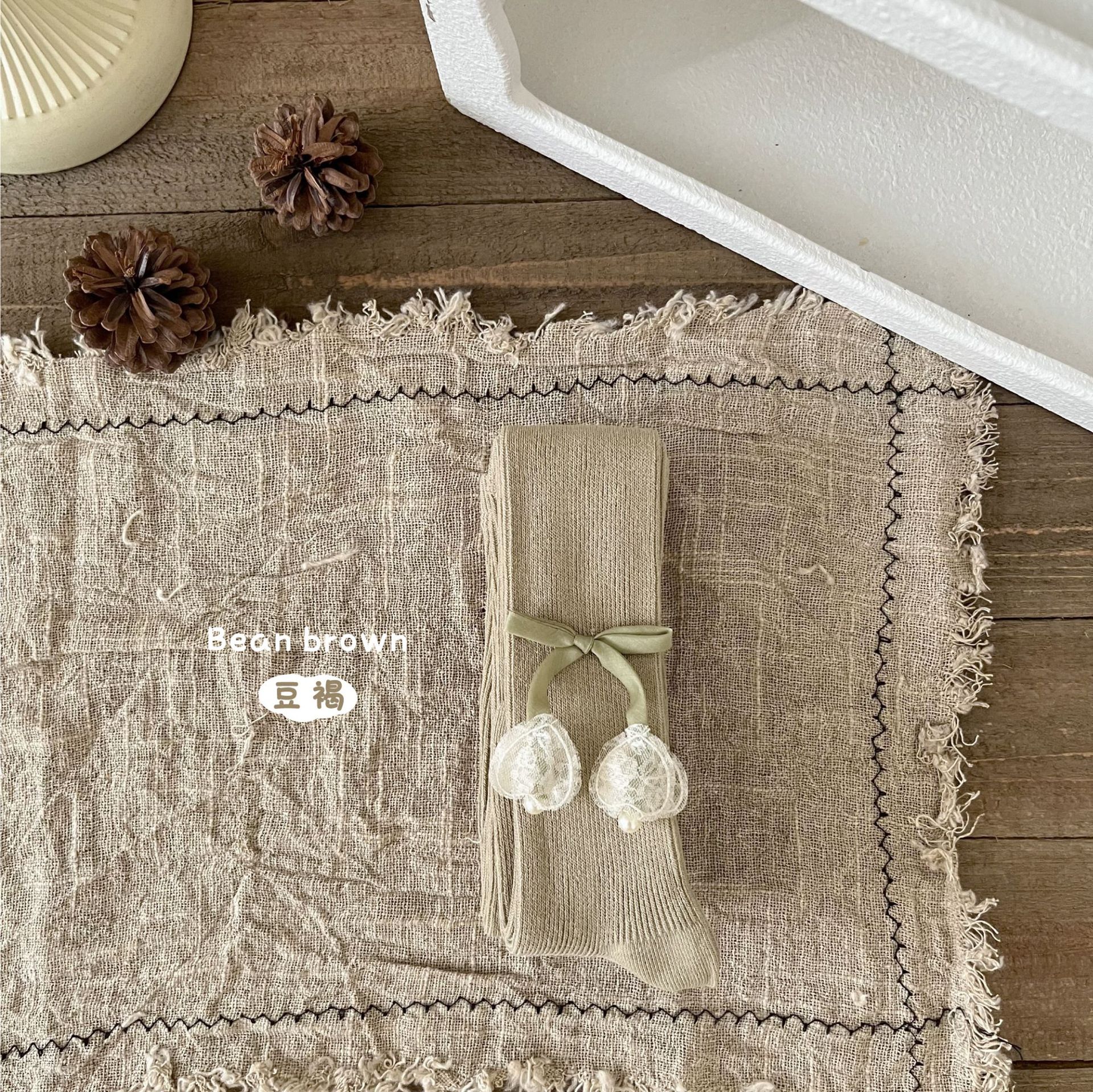 Bean brown-pearl and lace