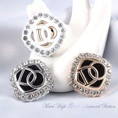 Elegant Chanel-style metal rhinestone high-end coat buttons, cardigan-style cashmere sweater—sophisticated, versatile women's clothing buttons.