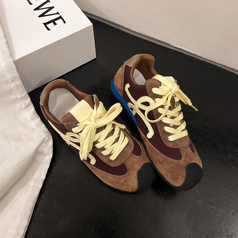 Su Yinyin tiene la misma cabeza torcida y linda ~ Zapatos blancos deportivos de ocio con cordones retro