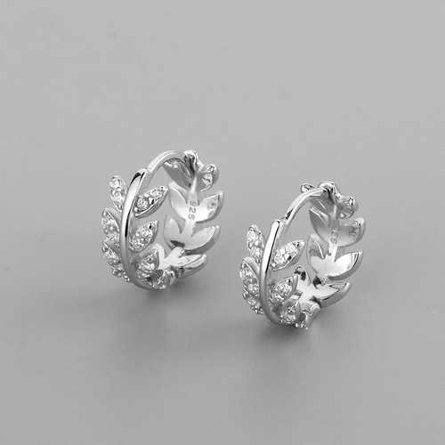 European and American fashion S925 silver wholesale peace olive versatile niche temperament fashion leaf inlaid diamond earrings cold style