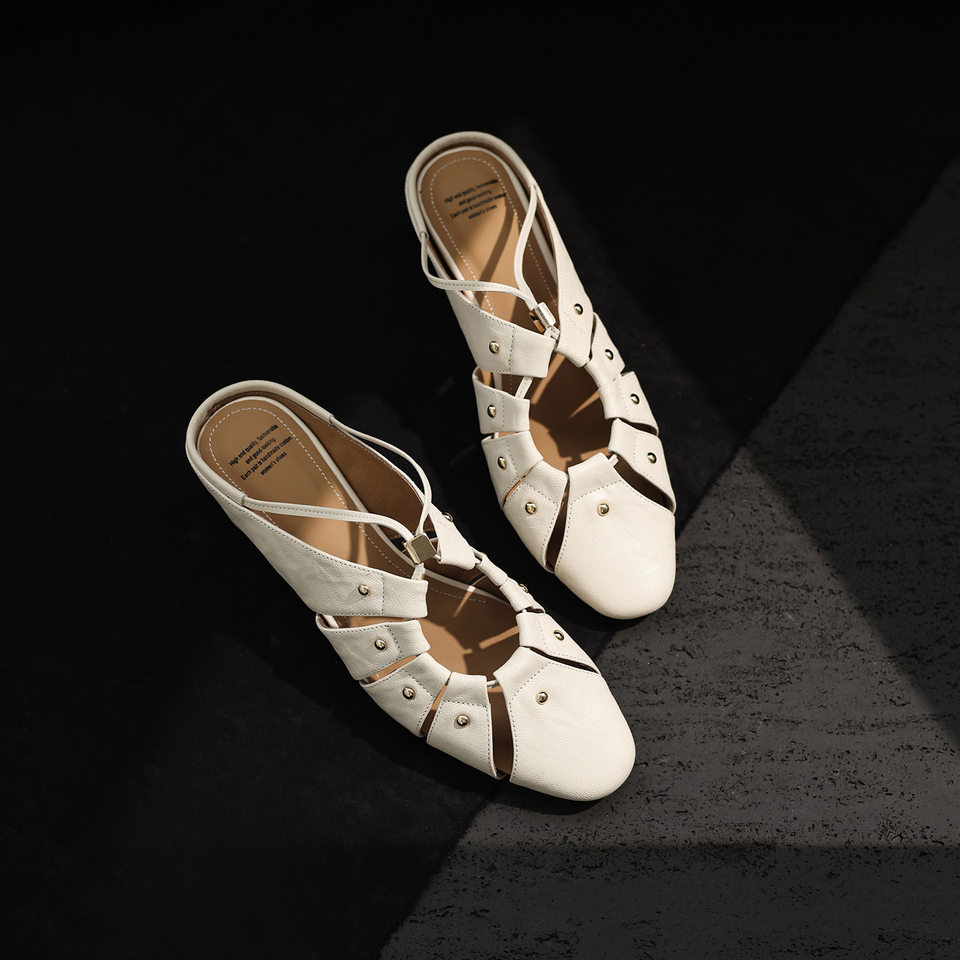 Sandal cao gót nữ mũi nhọn hở mũi, gót 5.5 cm, phong cách vintage đinh tán rỗng — Xám xanh