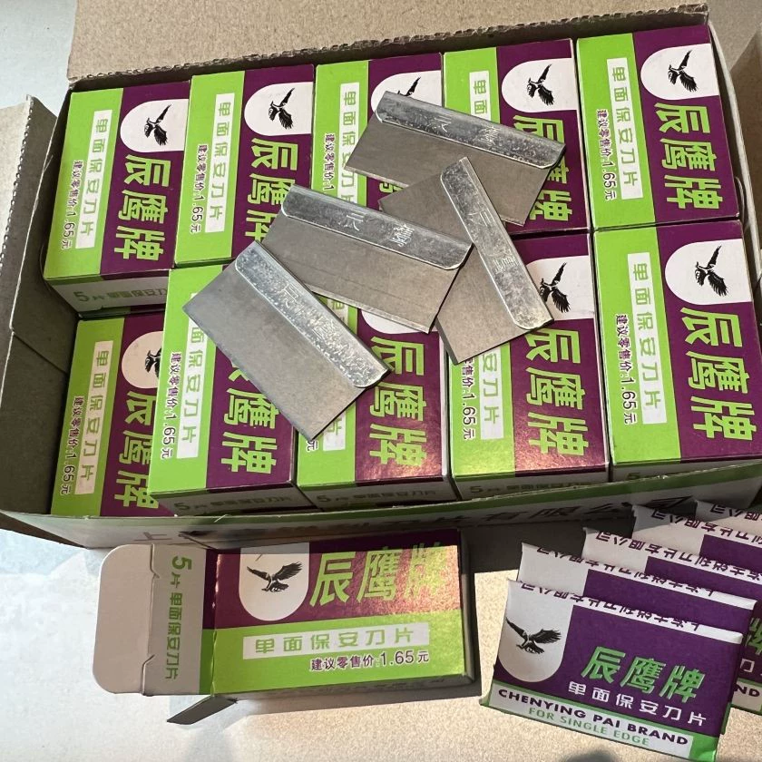 Производители Yihong поставляют отечественные двухзвездочные марки Eagle, одностороннее лезвие, одностороннее лезвие, пленка для мобильного телефона, удаление клея