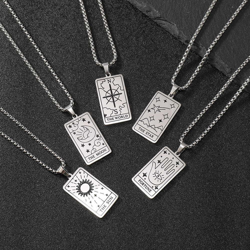 Suministro transfronterizo de acero inoxidable joyería nicho diseño sentido tarot colgante collar de acero de titanio suéter cadena fábrica al por mayor