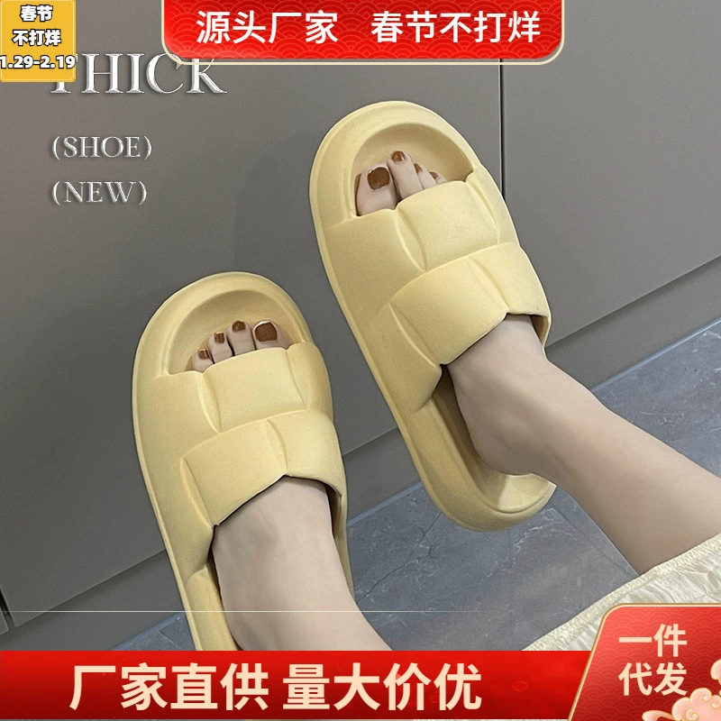 Взрывные сандалии и тапочки TikTok для женщин, чувствующих, что они находят на экскременты, летние Нескользящие сандалии двойного назначения для мужчин в помещении и на открытом воздухе с толстой подошвой для ванной комнаты