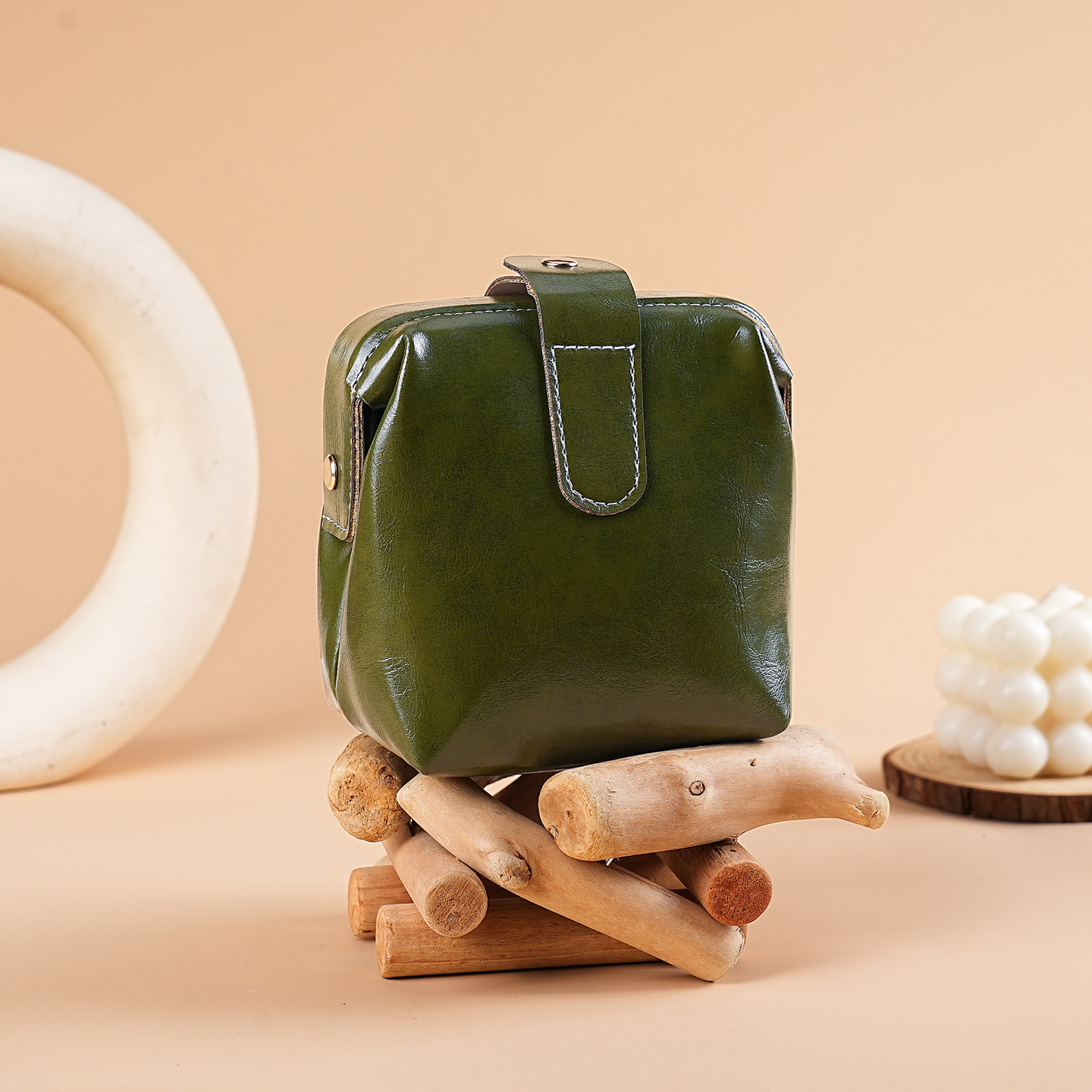 Bolsas de maquillaje hechas a mano originales de cuero suave, nicho de alto nivel, bolsas de mano para jugar bolsas de almacenamiento retro, bolsas de viaje para mujeres.