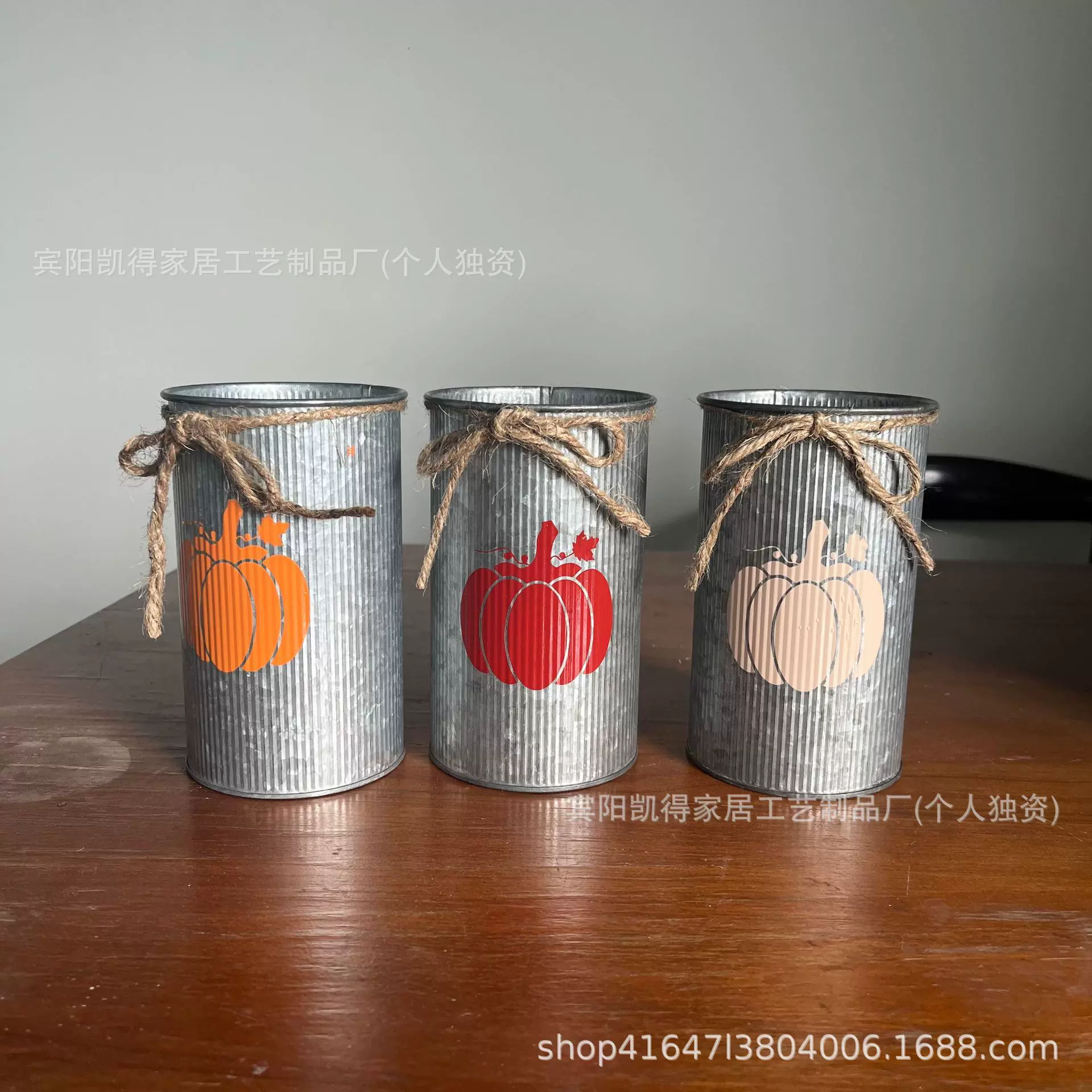 自有厂家生产万圣节搭配南瓜元素铁皮镀锌铁花拖花器铁艺花瓶装饰