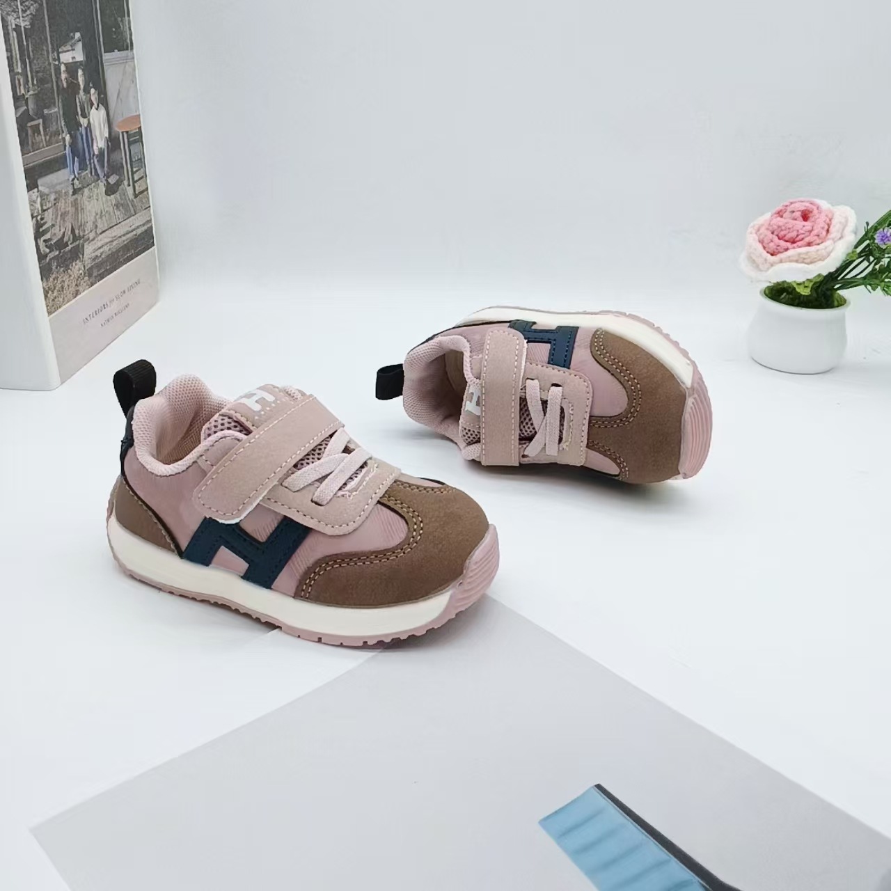 2025 otoño nuevo bebé de cuero 1-5 años dibujos animados niños bebés niños niños zapatos Forrest Gump antideslizante suela suave zapatos para bebé femenino