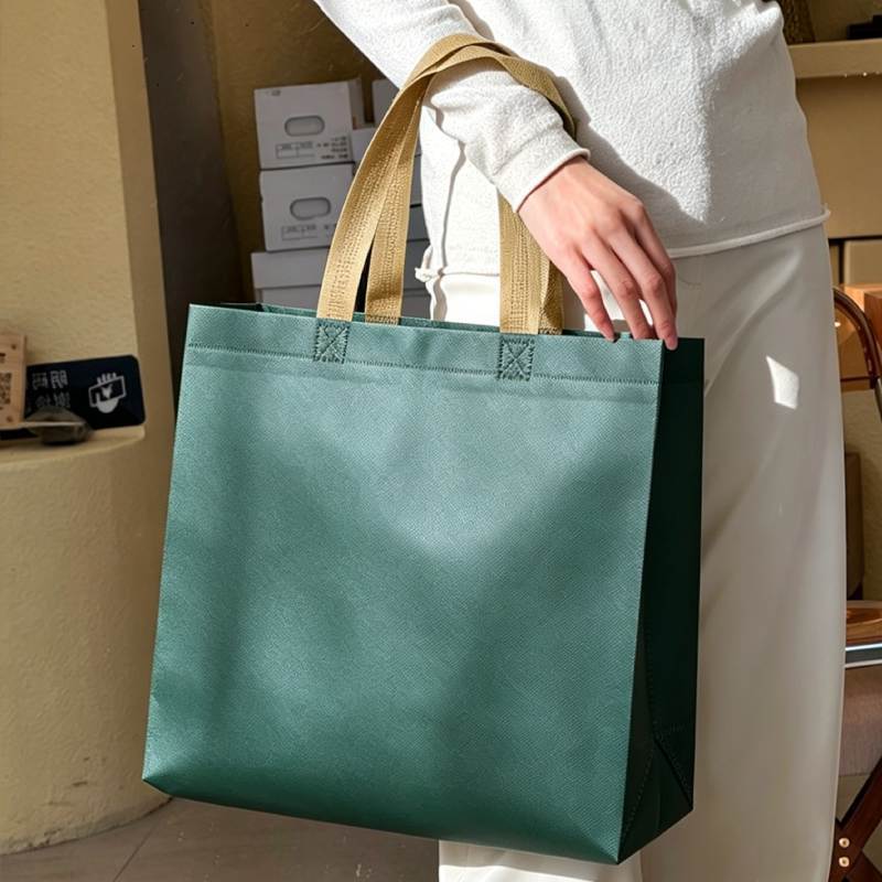 Bolsas de mano no tejidas en blanco personalizadas bolsas de ropa de pequeño volumen bolsas de compras de ropa bolsas de tela no tejida ecológica personalizadas