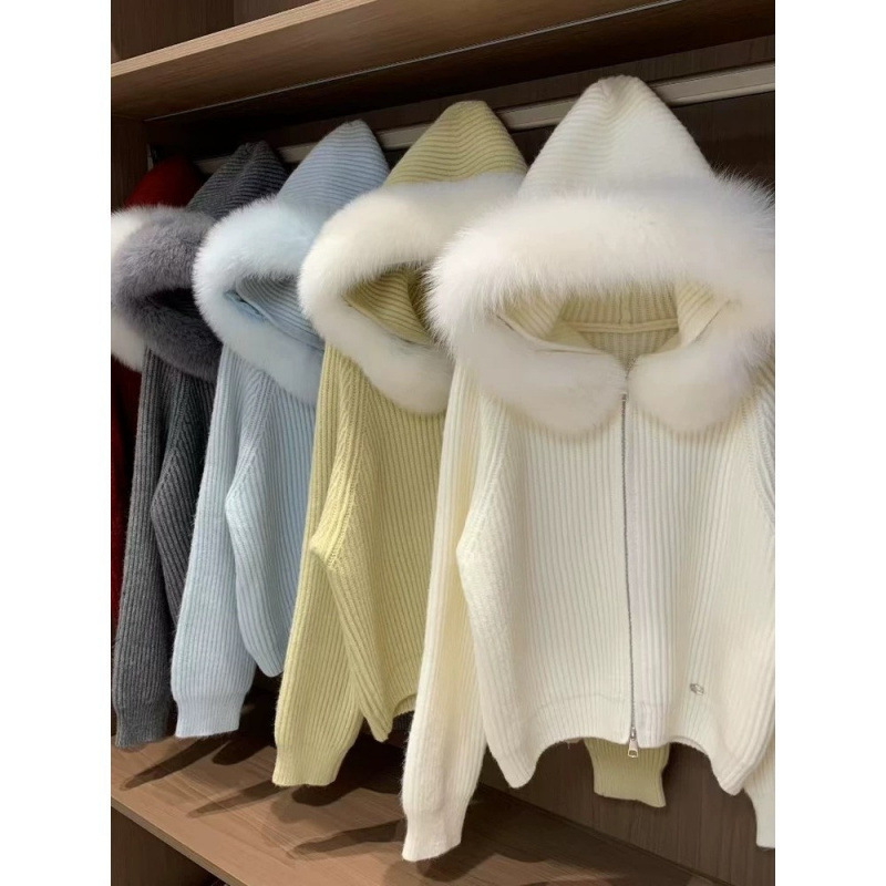 Large Fur Collar Hooded Zip-Up Sweater for Women, 2026 Autumn and Winter, Lazy Style, High-End Feel, Super Stylish Knitted Cardigan Large Fur Collar Hooded Zip-Up Sweater for Women, 2026 Autumn and Winter, Lazy Style, High-End Feel, Super Stylish Knitted Cardigan