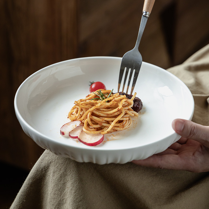 Retro simple plato de cerámica profunda alta sensación de platos de platos caseros redondos de restaurante blanco puro platos de carne de pasta cubiertos