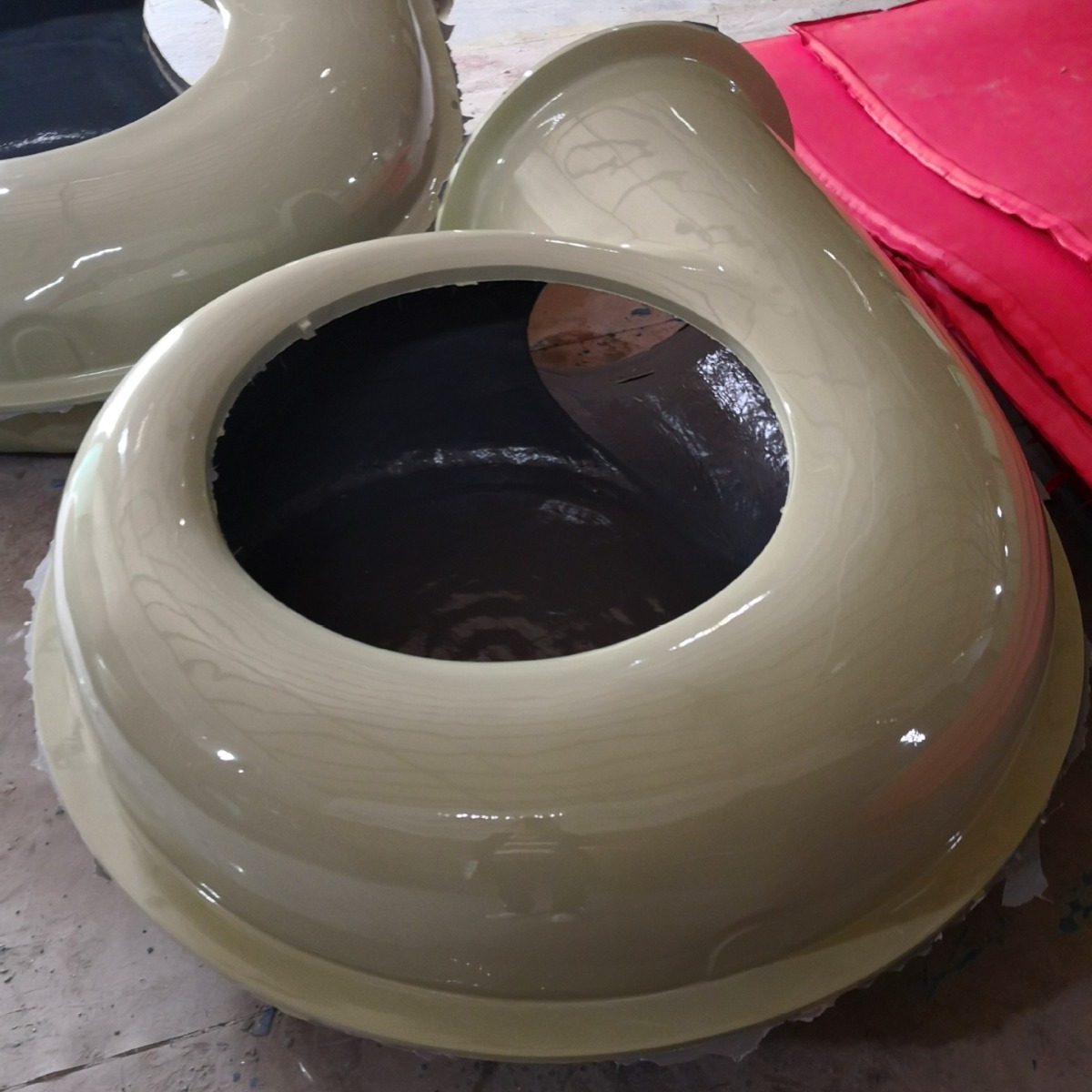 加工玻璃钢室内孵化桶、风筒、风机外壳、汽车外壳、机器外壳