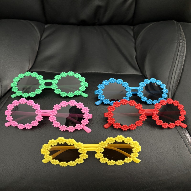 Cute fashionable children's glasses