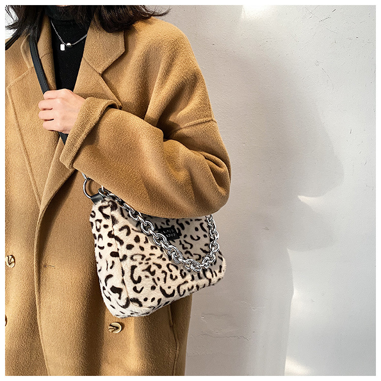 Plush Bag Female Autumn And Winter 2021 New Thick Chain One Shoulder Messenger Underarm Bag display picture 10
