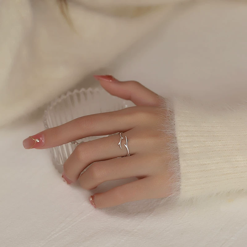Fresh fashionable ring, simple and elegant design