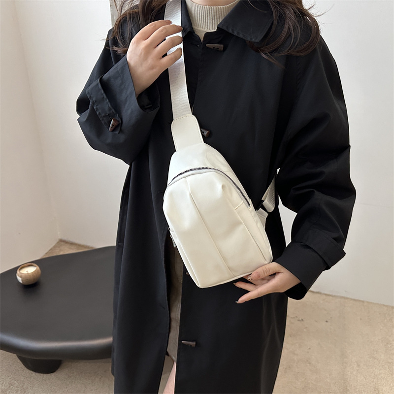 Moda casual marca de moda ins color sólido bolso de mensajero de un solo hombro 2024 invierno nuevo diseño de nicho bolso de pecho de todo fósforo mujer