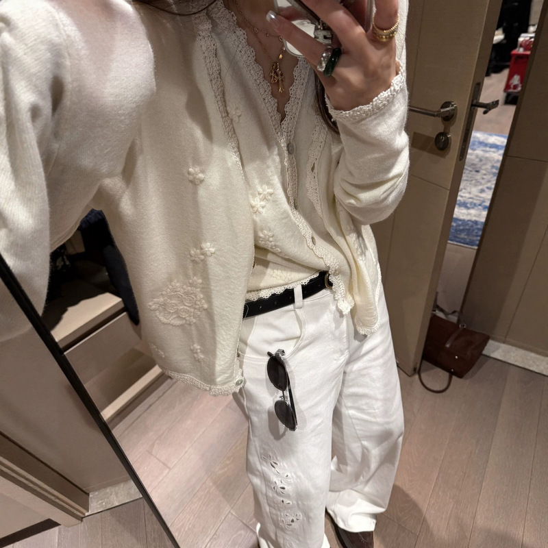 French-style gentle and exquisite handcrafted crochet cardigan for women, 206 autumn/winter new embroidered sweater French-style gentle and exquisite handcrafted crochet cardigan for women, 206 autumn/winter new embroidered sweater