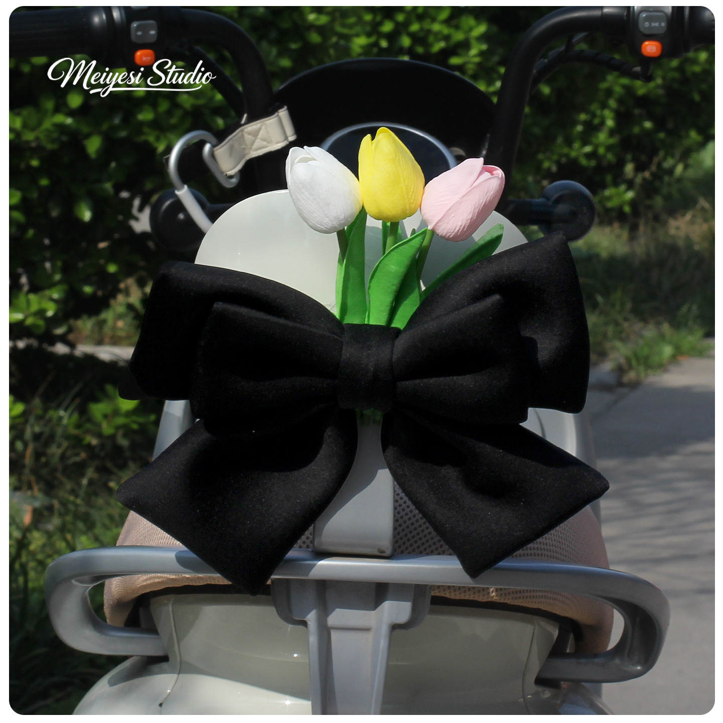 Auto eléctrico arco decoración de corazón de niña adornos tulipanos 2026 nuevos accesorios de motocicleta de baterías de chicas