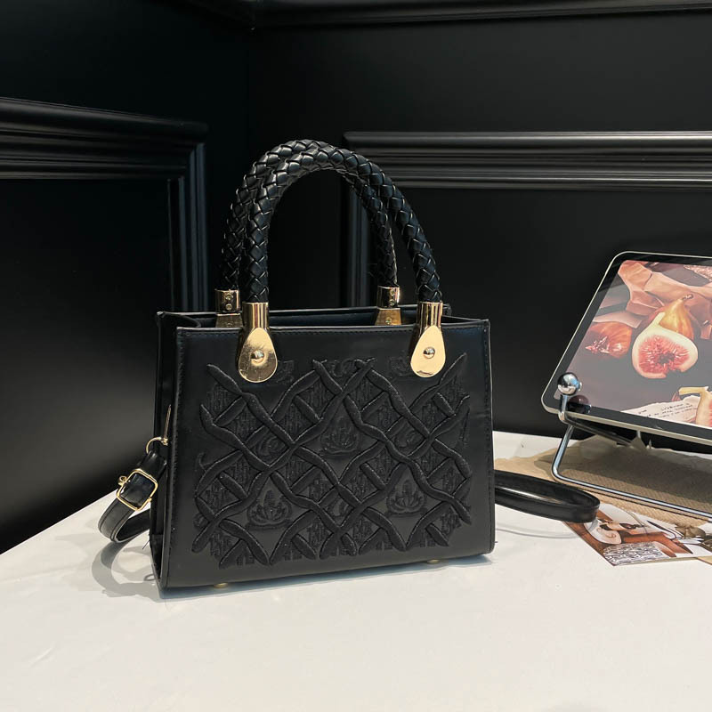 2026 New Model Heavy-Duty Embroidered Textured Shoulder Bag for Women, Classic Lady Dior Bag, Versatile Commuter Handbag, Crossbody Bag 2026 New Model Heavy-Duty Embroidered Textured Shoulder Bag for Women, Classic Lady Dior Bag, Versatile Commuter Handbag, Crossbody Bag