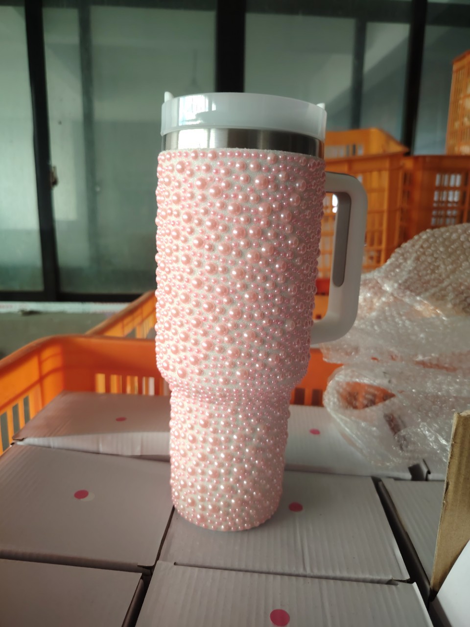 Perlas de diamantes adhesivos transfronterizas 40oz mango taza de hielo al vacío taza de coche portátil taza de aislamiento de acero inoxidable