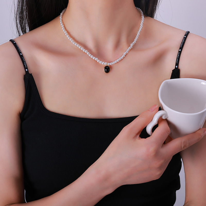 Collier ras-de-cou ovale style français délicat pour femme, collection été 2026. Nouvelle chaîne pour la clavicule._voghion.com