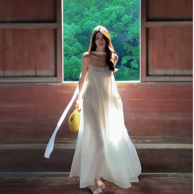 Affordable off-white strapless dress for women, summer design, loose and elegant, with a flowing drape, slimming long dress Affordable off-white strapless dress for women, summer design, loose and elegant, with a flowing drape, slimming long dress