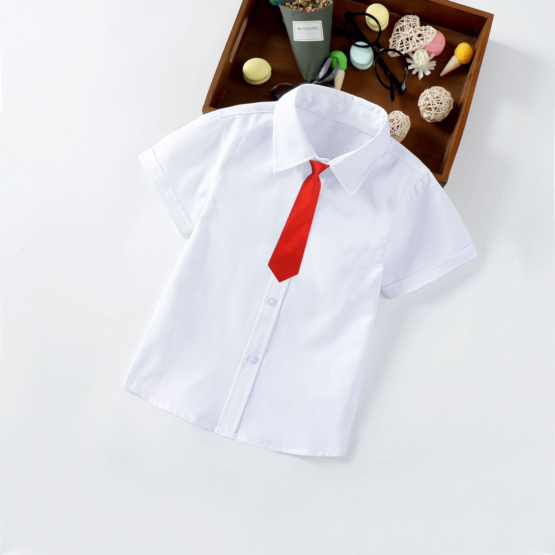 Short-sleeved white shirt + red tie
