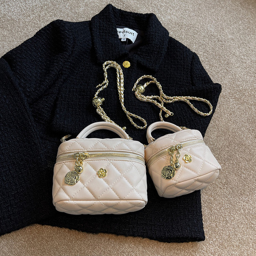 Carefully selected shoulder bag, simple small fragrant style round bead chain crossbody bag, mini fashionable niche embroidery rhombus handbag