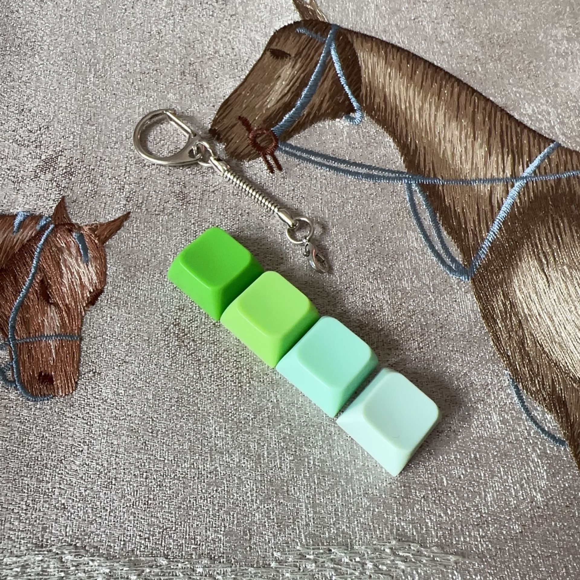 Four-button transparent case - gradient green