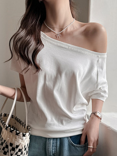 White summer short sleeve T-shirt, open shoulders, oversize