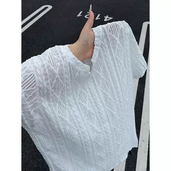 Summer lightweight hollow-out textured V-neck short-sleeve men's T-shirt, pure desire style, cool and stylish, with a loose and breathable fit