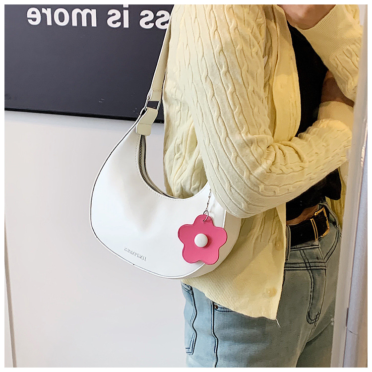 Cross-border women's bag 2024 New style, trendy texture, versatile, ins fashion single-shoulder armpit bag, small flower pendant, crescent moon bag undefined