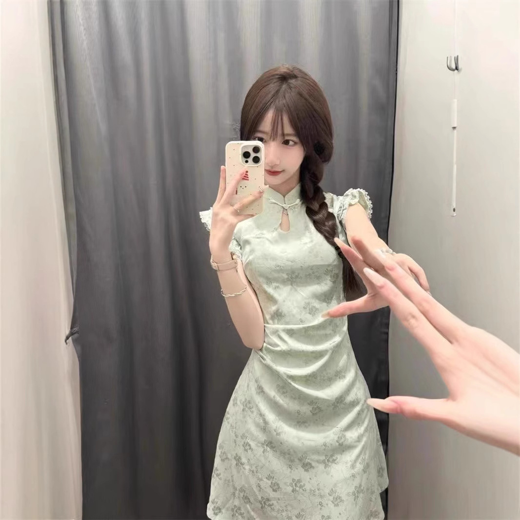 새로운 중국 스타일 원피스 어린이 여름 새로운 개선 된 국가 스타일 청삼 세련 된 단단한 허리와 작은 비행 소매 녹색 짧은 치마