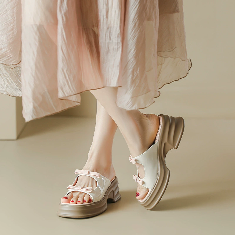 Сладкие сандалии на платформе для женщин 2023 новые летние тапочки на танкетке с открытым носком